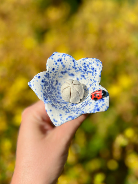 Blue Speckle Bee Drinking Cup