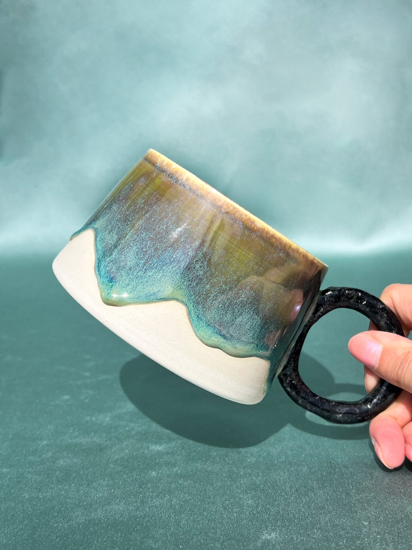 Kissing the shore Lava Mug