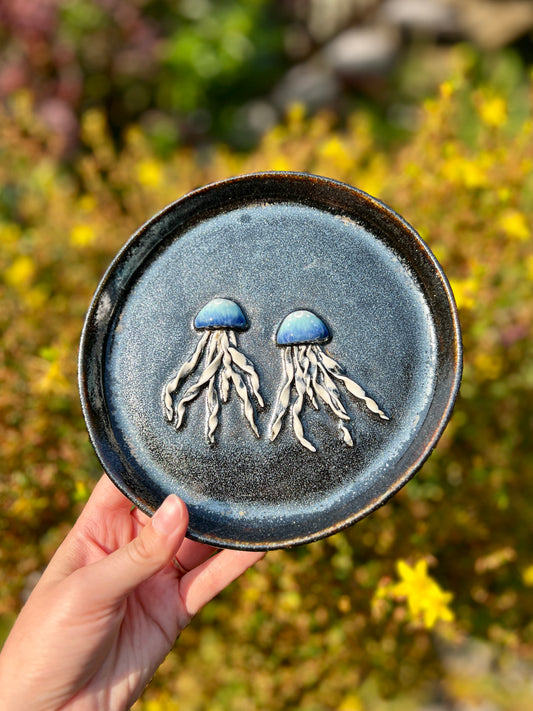 Double Jellyfish Shimmer Plate (7.5" D)