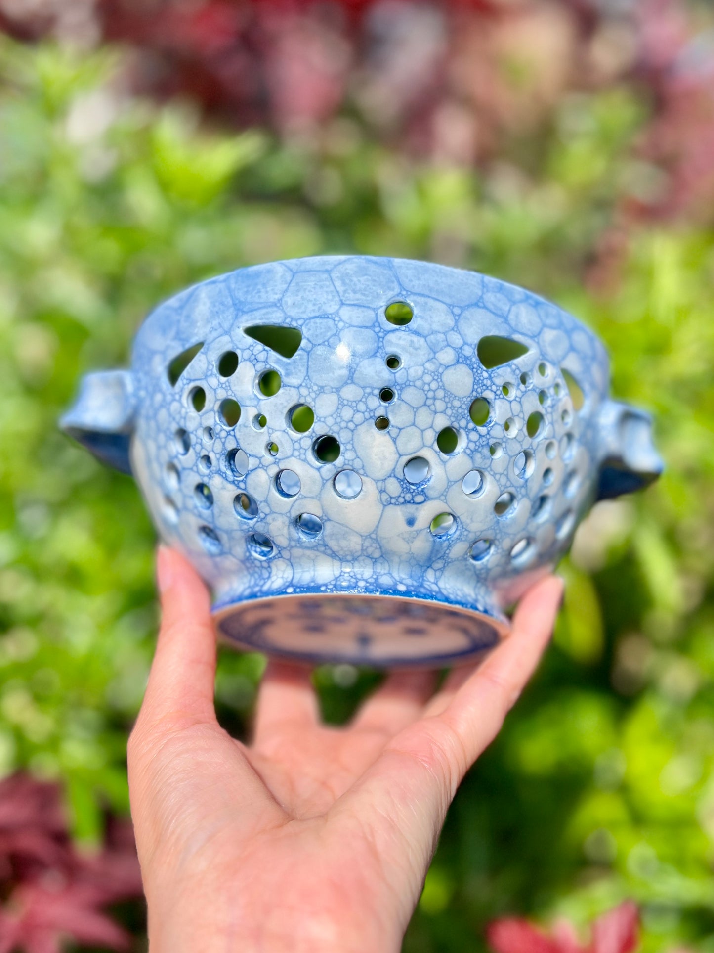 Shell Berry Strainer Bowl