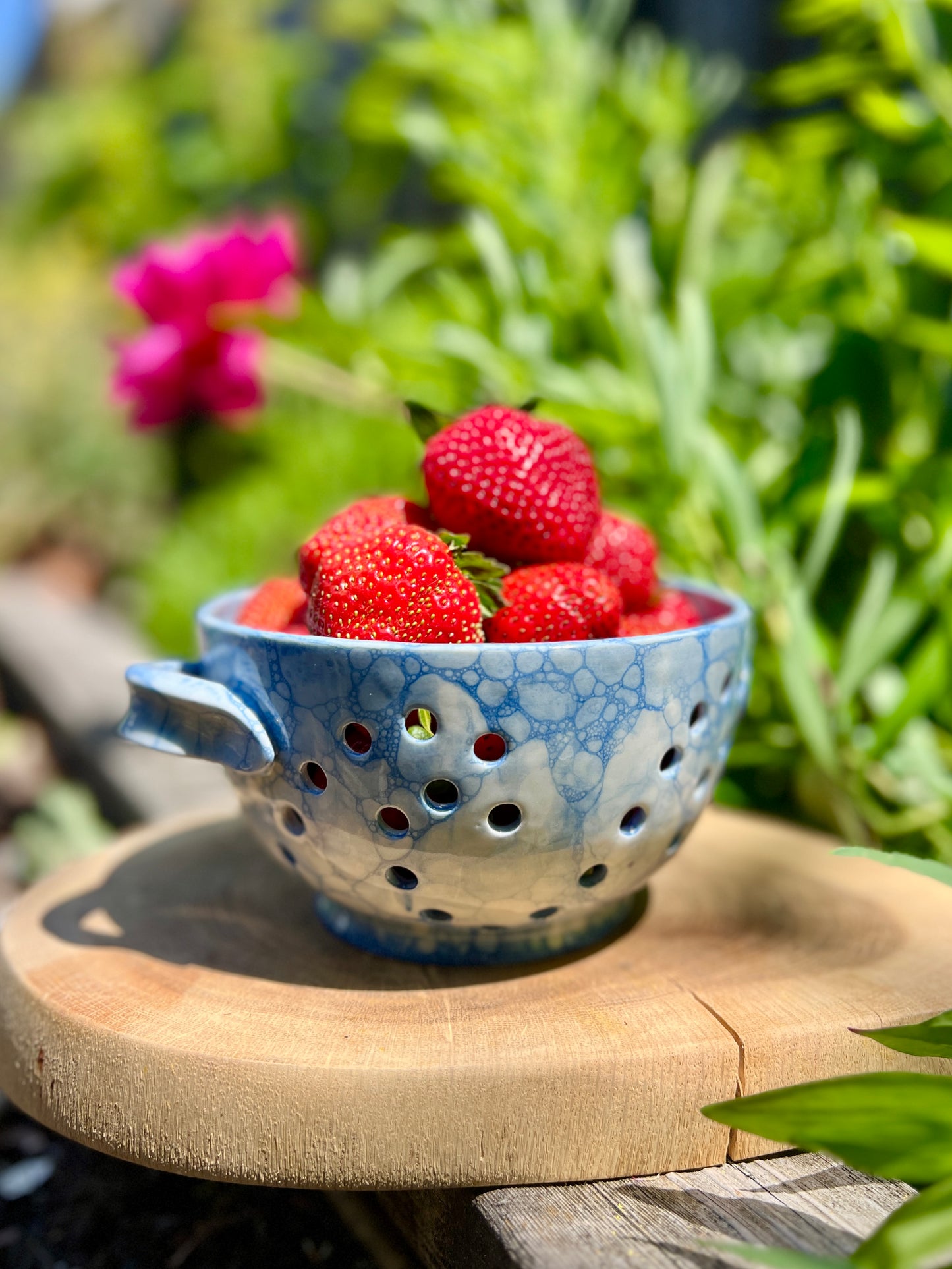 Wave Berry Strainer Bowl