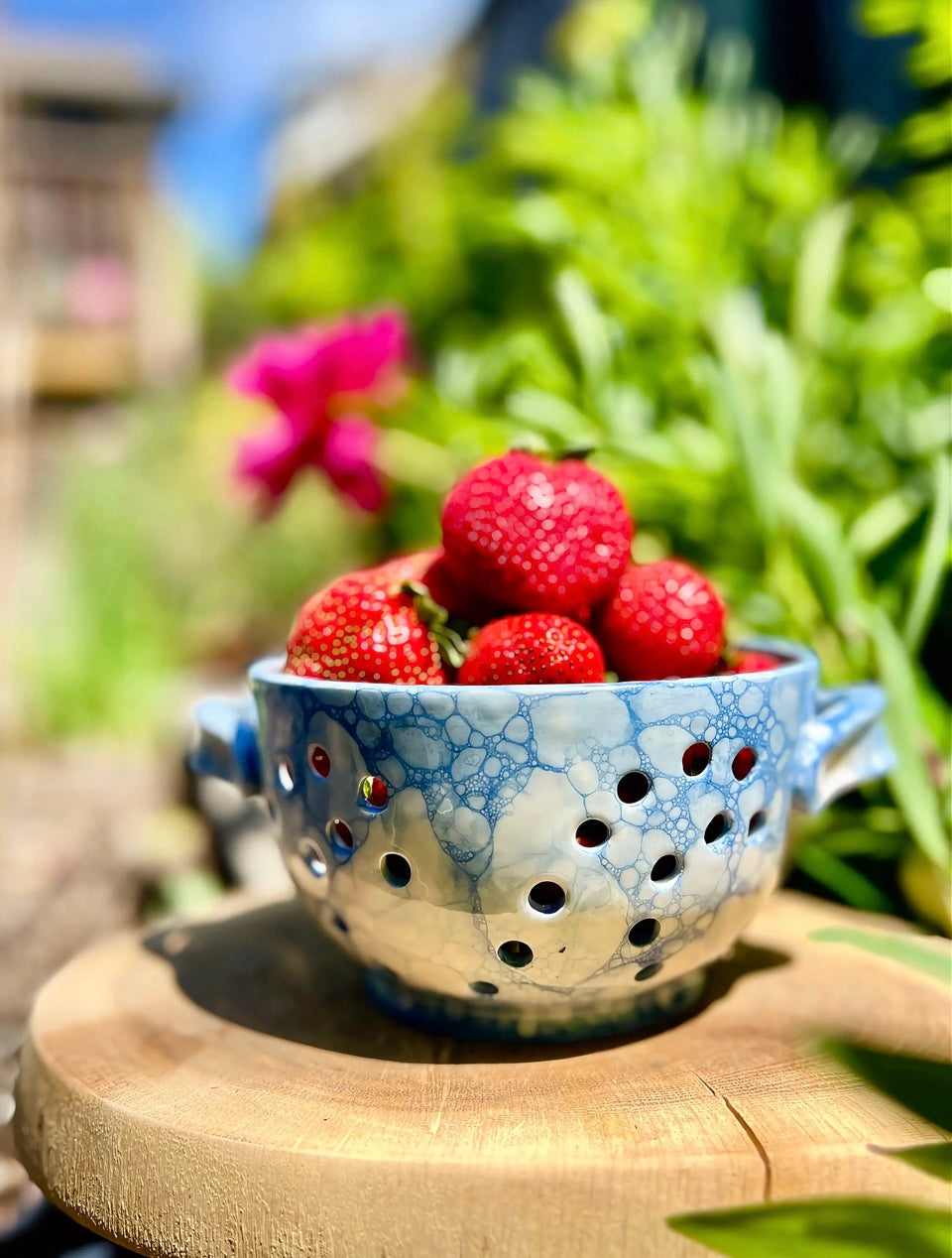 Wave Berry Strainer Bowl